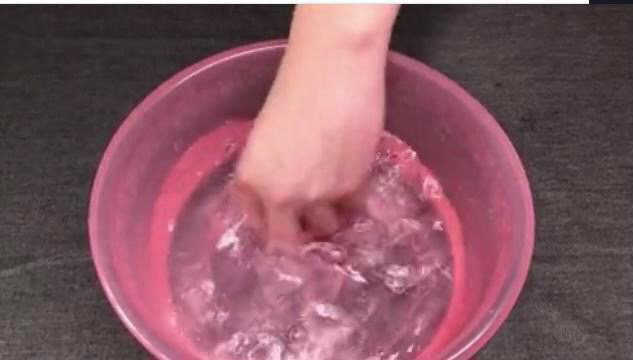 顽固油渍怎么去除 衣服_衣服洗过了还有油印怎么去掉